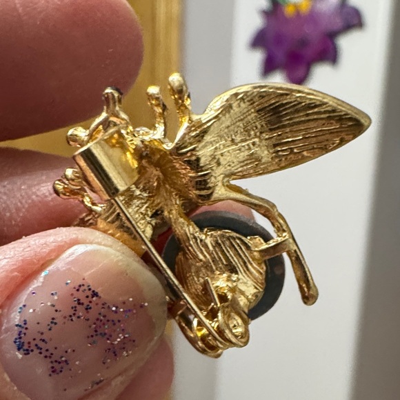Gold and Purple Bee Brooch - Picture 3 of 6
